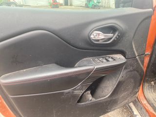2016 Jeep Cherokee Trailhawk - Driver's Front Door Image